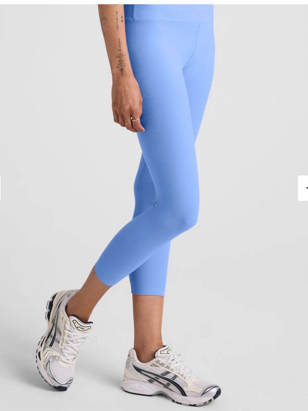 Beyond Yoga Wild Flower Blue Heather capri - Picture 3 of 7